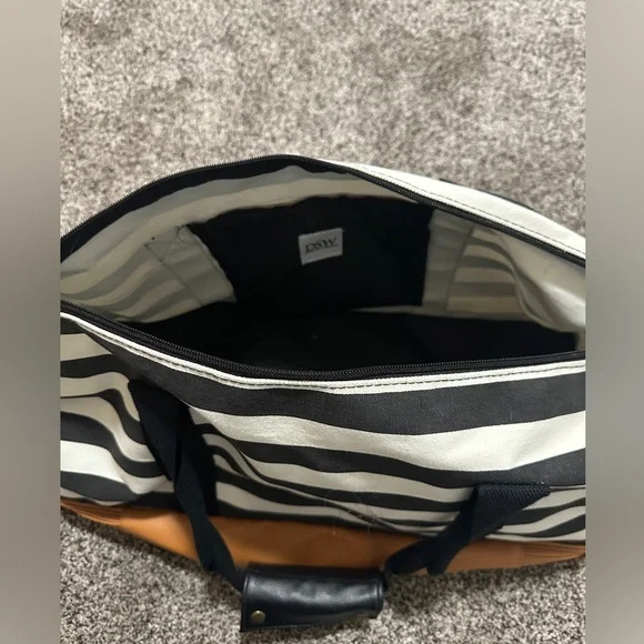 DSW Large travel bag with bottom zip compartment - Picture 4 of 8